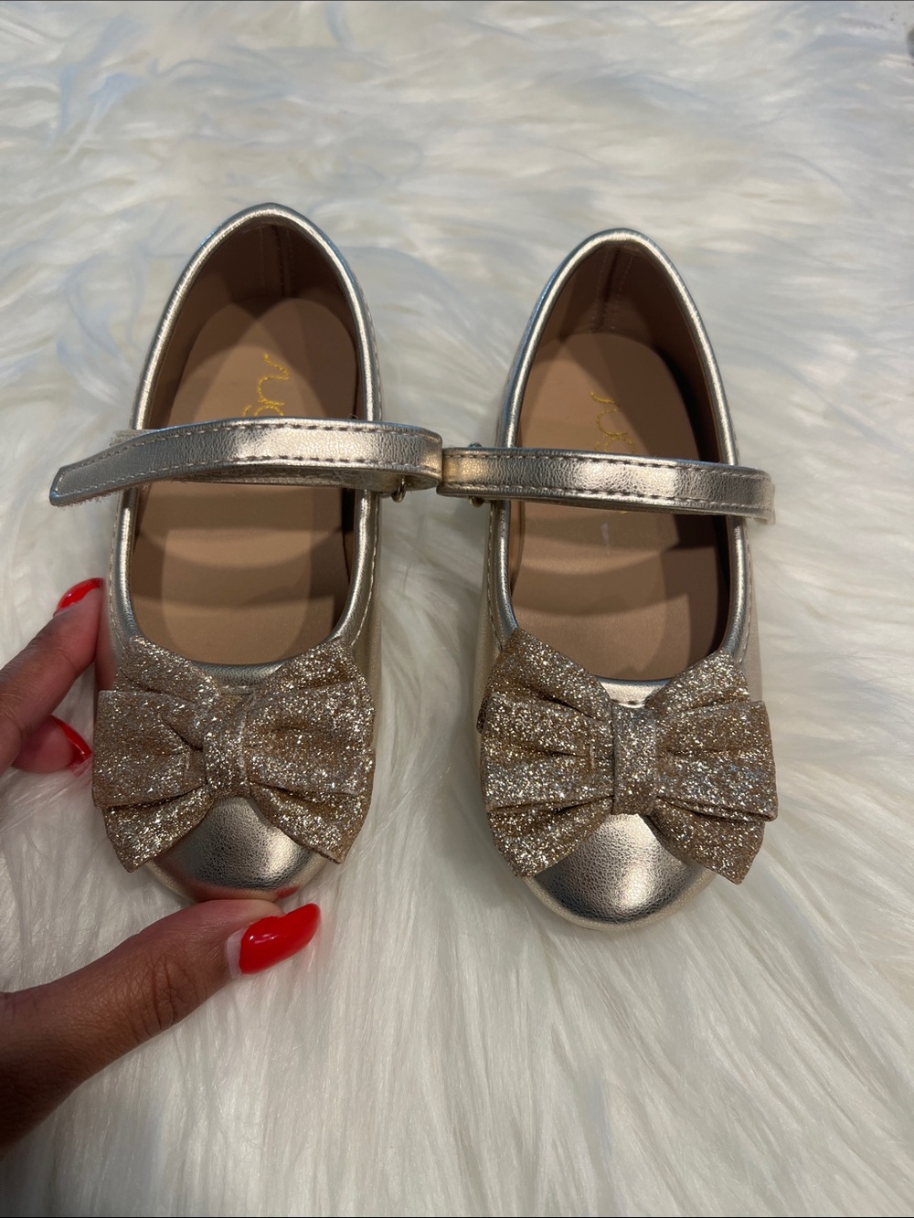 NWOT Girls Metallic Gold Mary Jane Shoes with Glitter Bow size 7M
